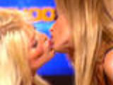 Carmen Electra and Victoria Silvstedt live kiss!