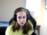  Gamer girl tries to play while getting fucked 